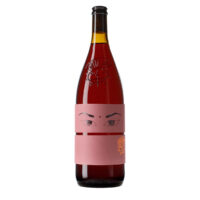 Botella de un litro de Niepoort Nat Cool Dão, vino tinto ligero de Portugal.